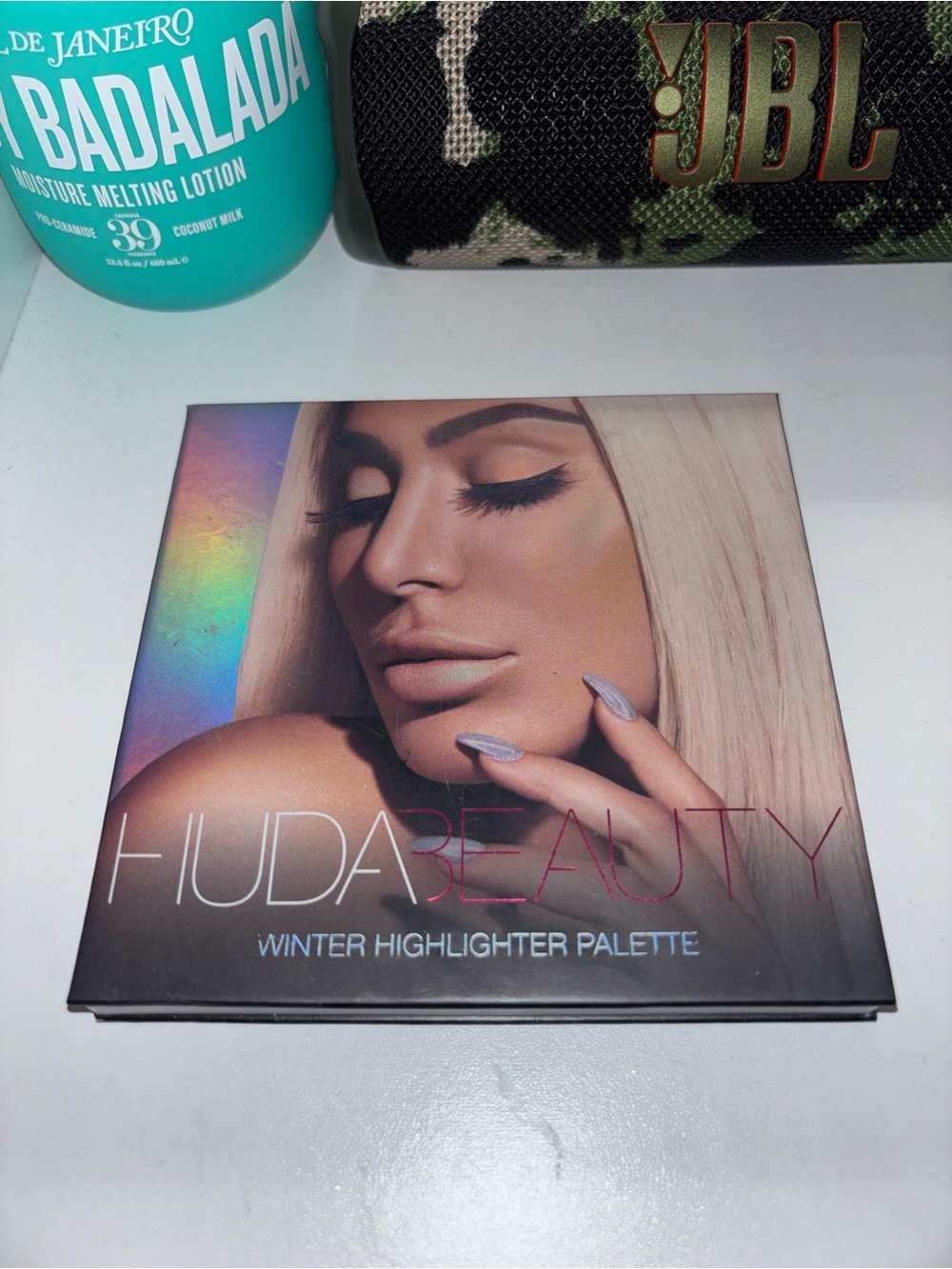 huda beauty winter highlighter pallet